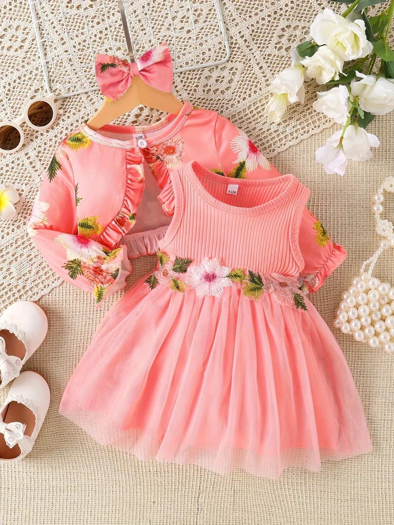 GirlSleevelessWaistFlowerDesignDress_SmallCoat